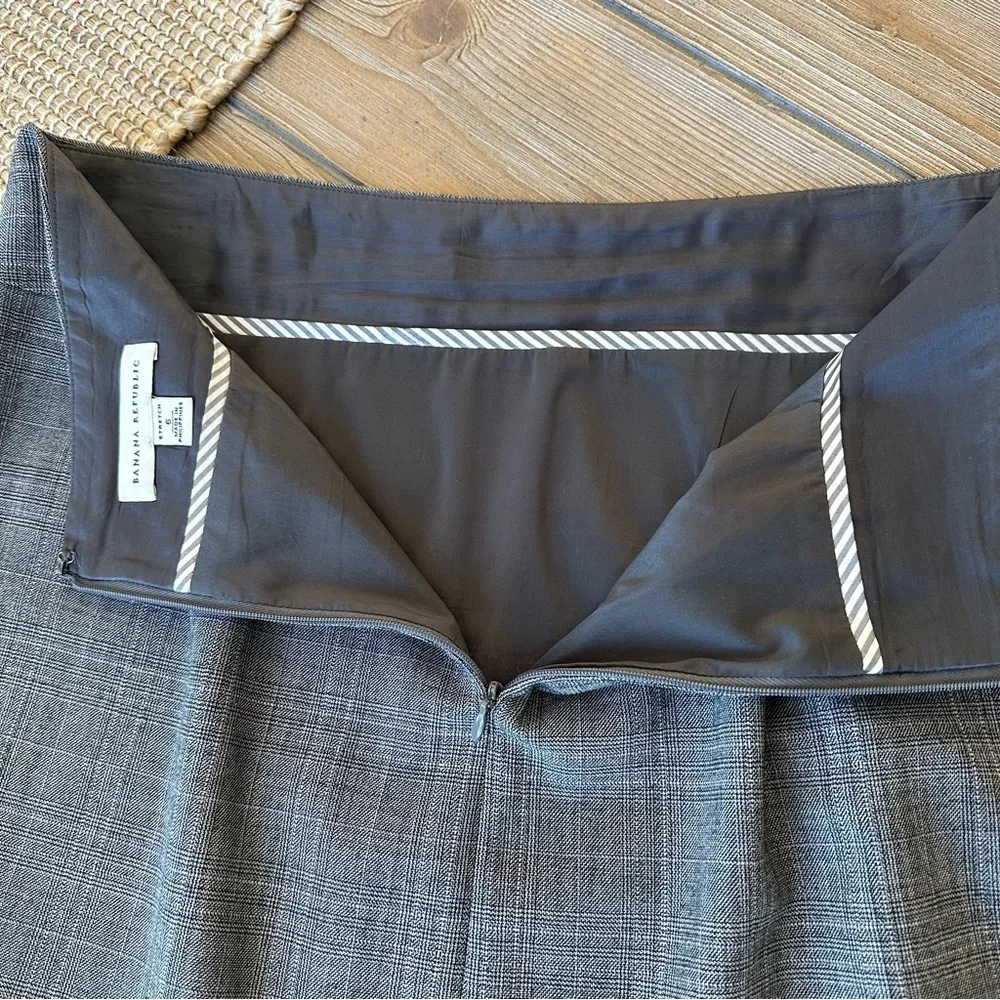 Banana Republic Gray Plaid Pencil Skirt - Picture 4 of 10